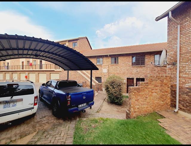 2 BEDROOM APARTMENT RENTED IN HALFWAY GARDENS